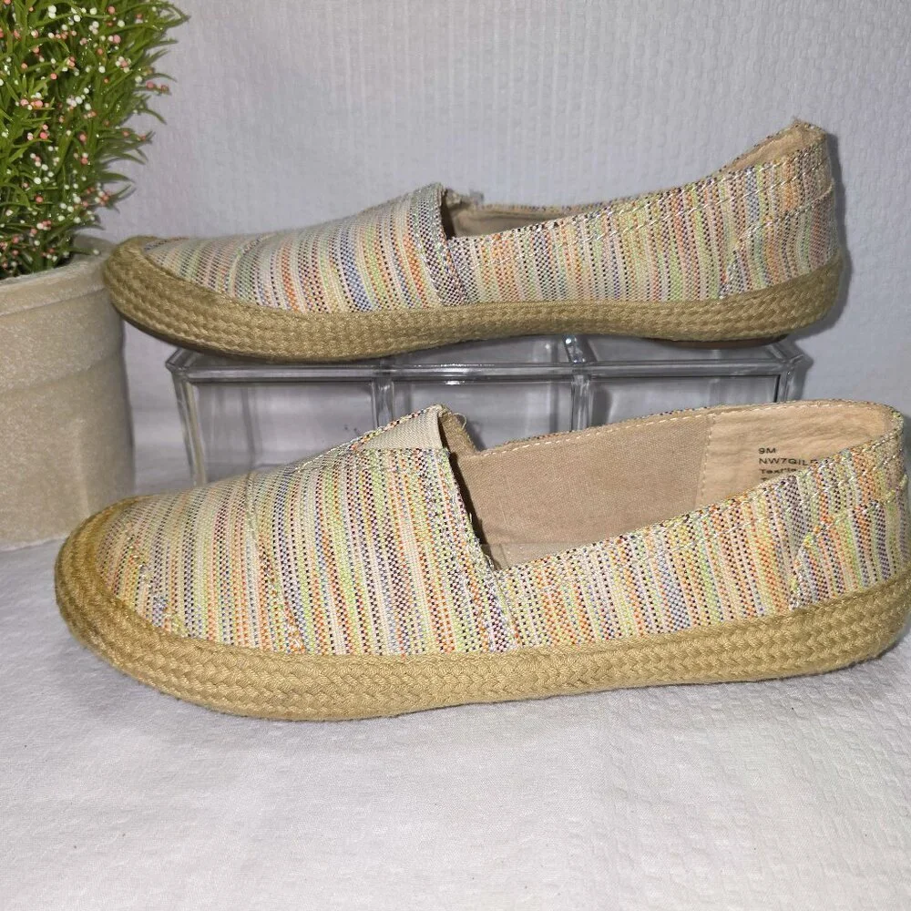 NINE WEST WOMENS SLIP ON FLATS, TEXTILE MULTICOLOR WEAVE SIZE 9 GUC
